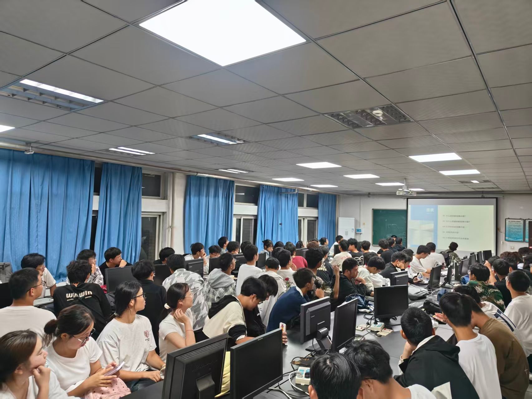 科创领航，筑梦未来——学院科创中心面向2025级新生开展竞赛动员暨技术转让认知活动